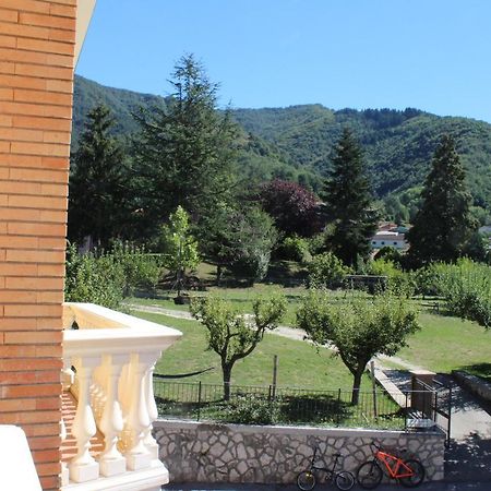 La Villa Guest House Capitignano Buitenkant foto